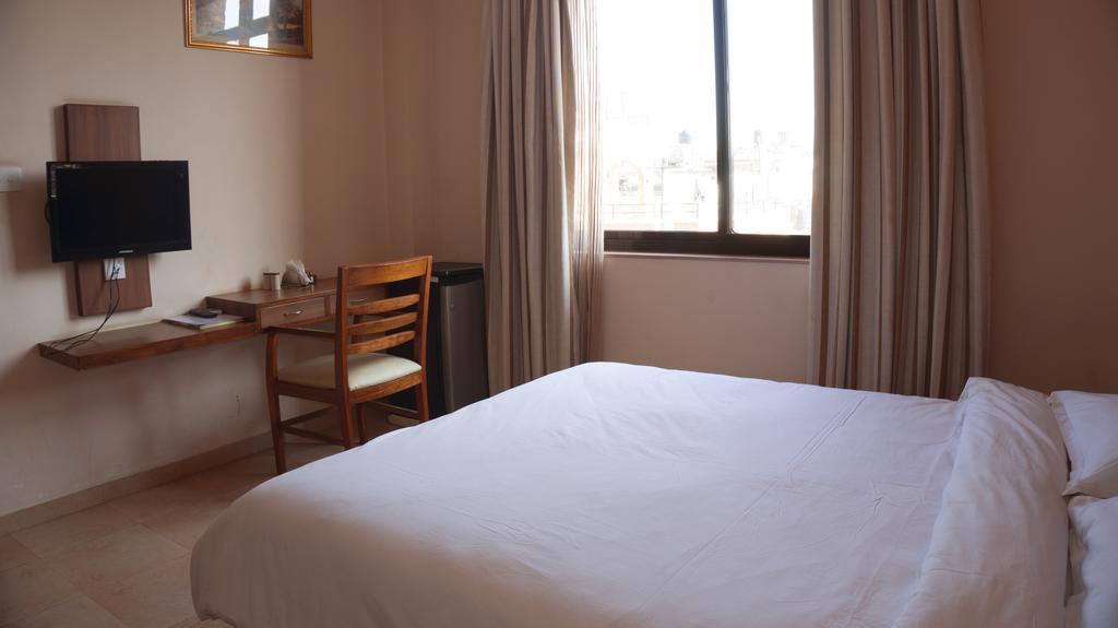 Aryal International Hotel Katmandú Habitación foto